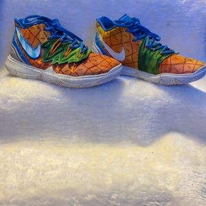 SPONGEBOB SQUAREPANTS’ PINEAPPLE HOUSE KYRIE 5 DRO
